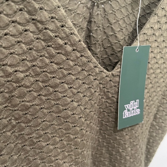 WILD FABLE NWT OLIVE GREEN TEXTURED V-NECK SNAP BUTTON BODYSUIT SIZE LARGE - Picture 4 of 13